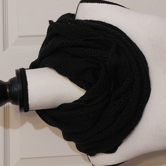 Steve Madden Black Mesh Eternity Scarf Wrap - Picture 3 of 7